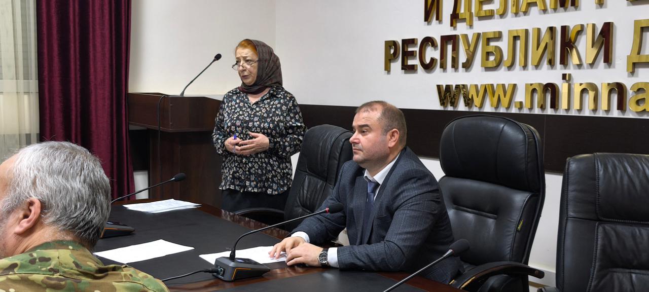 «Герои Отечества: наследие мужества и чести». В Махачкале прошел круглый стол, посвященный Дню Героев Отечества